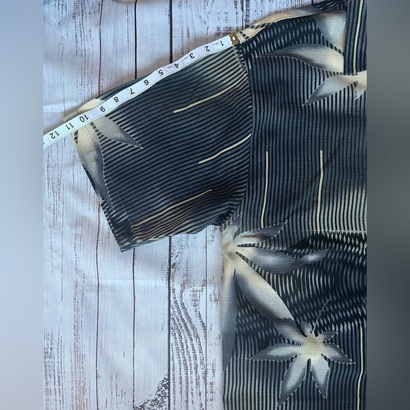 Tommy Bahama 100% silk button down shirt black green  palm striped Lg - Picture 9 of 10